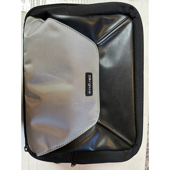 NWOT Targus Portable DVD Player Travel Case Model DVD301 Storage Black Silver - Picture 1 of 4